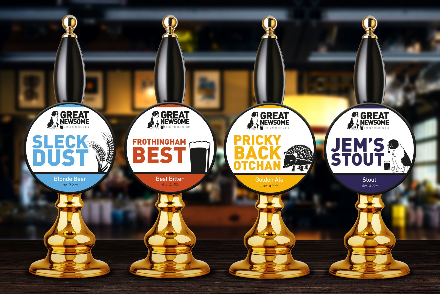 Quattro pompe inglesi con i medaglioni Great Newsome: Sleck Dust, Frothingham Best, Pricky Back Otchan e Jem's Stout